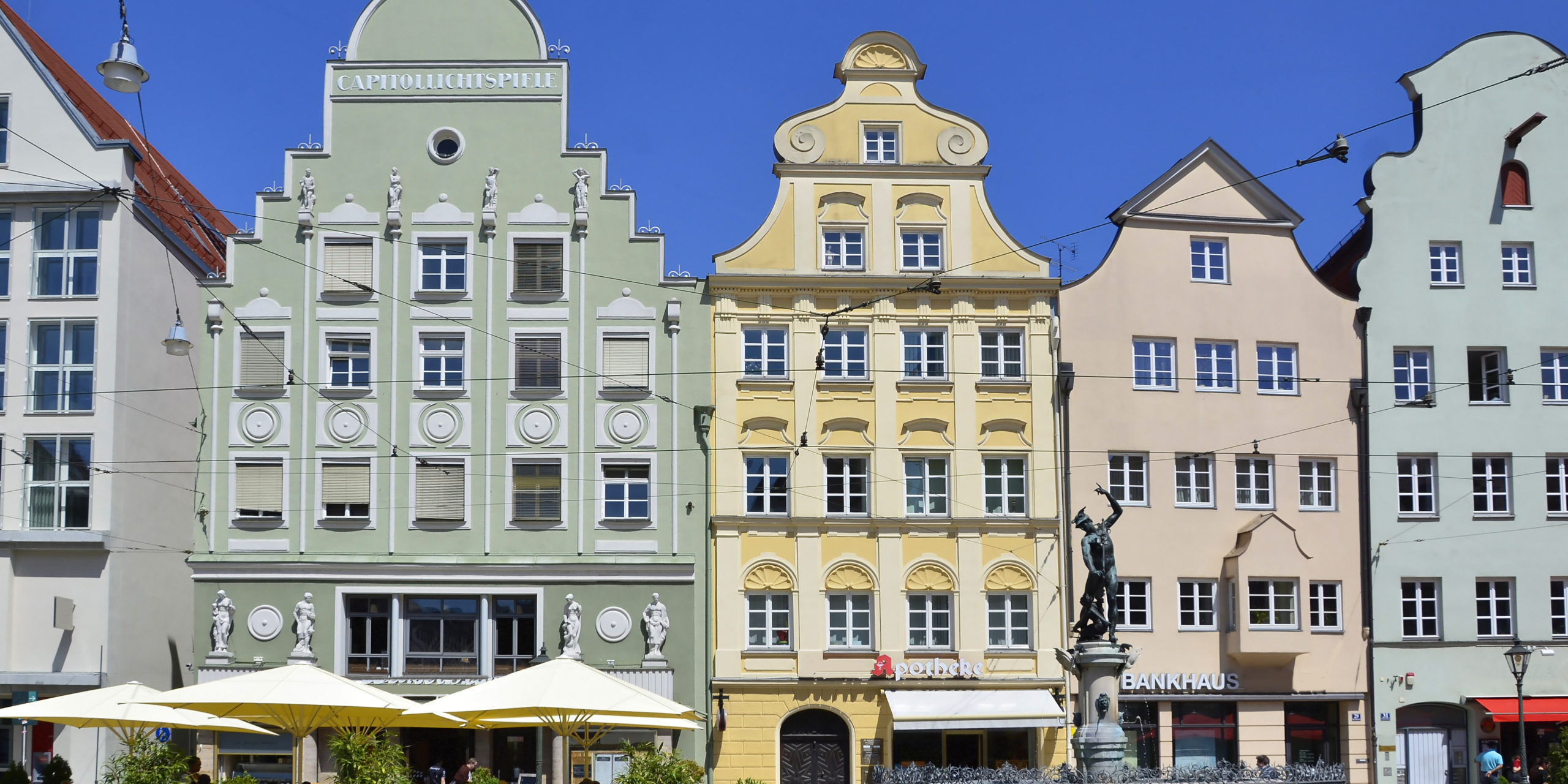 Häuser und Merkurbrunnen am Moritzplatz, Augsburg Häuser und Merkurbrunnen am Moritzplatz, Augsburg