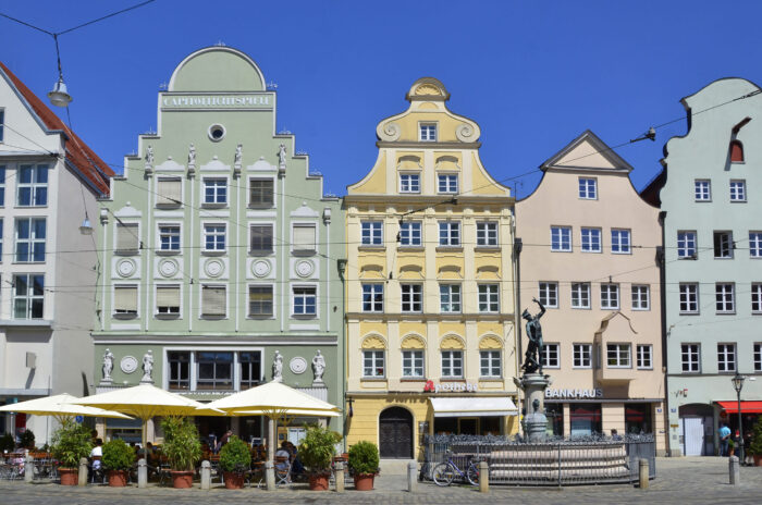 Häuser und Merkurbrunnen am Moritzplatz, Augsburg Häuser und Merkurbrunnen am Moritzplatz, Augsburg