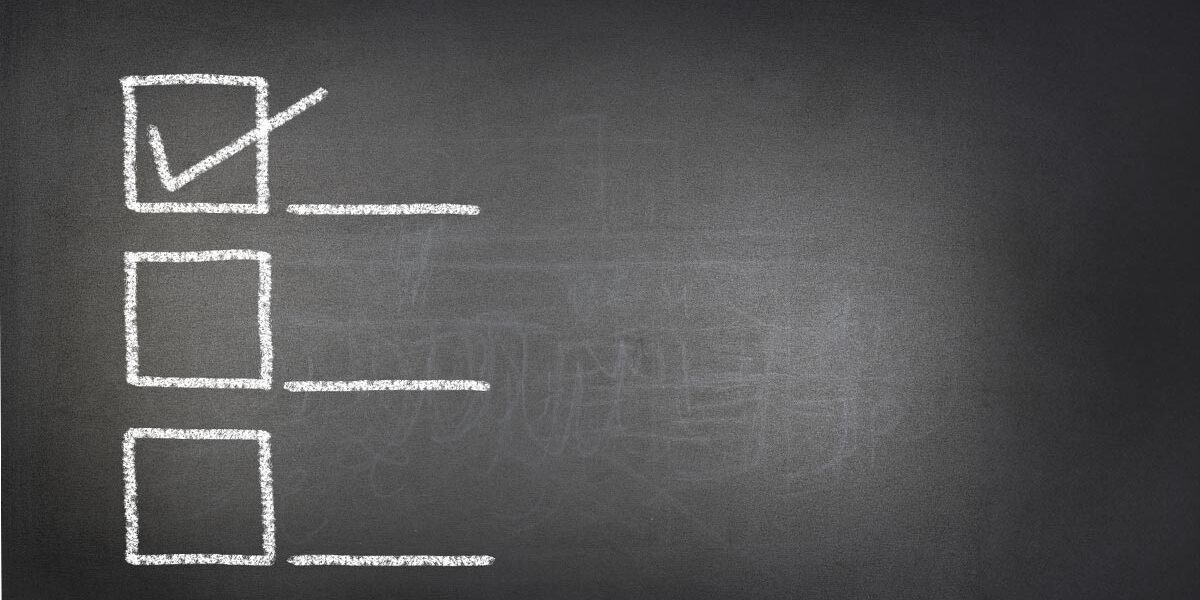 Checkliste Unterlagen Immobilienkauf eine Tafel mit Checkliste