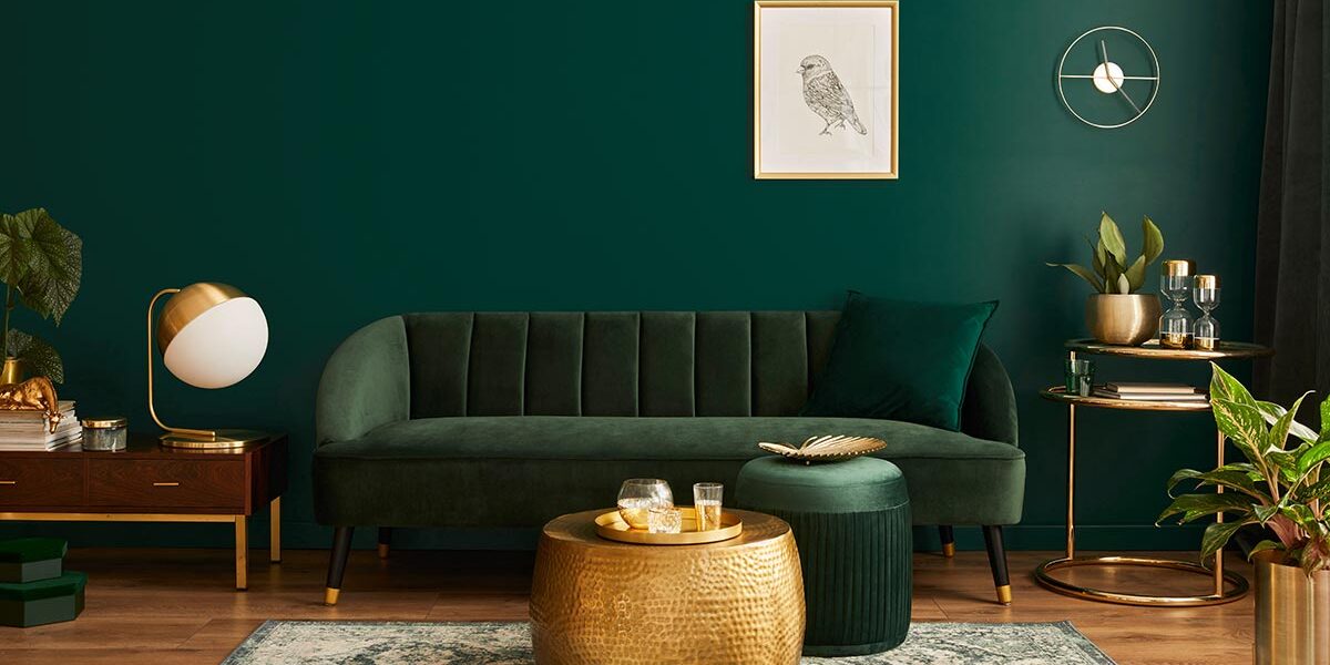 Home Staging Ein Wohnzimmer einer Immobilie, die verkauft werden soll, das mit Home Staging eingerichtet ist | Home Staging