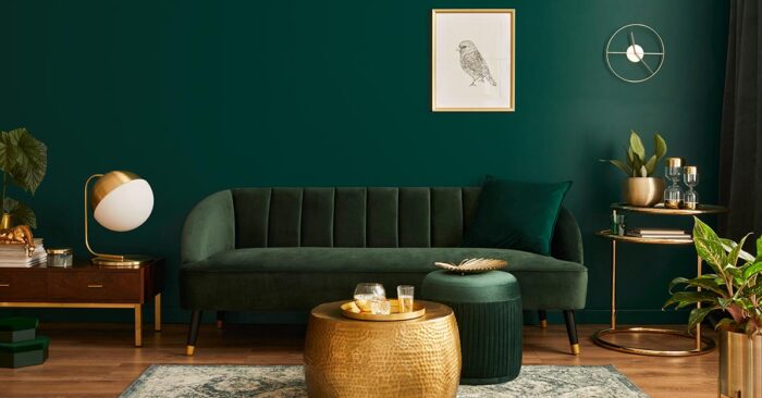 Home Staging Ein Wohnzimmer einer Immobilie, die verkauft werden soll, das mit Home Staging eingerichtet ist | Home Staging