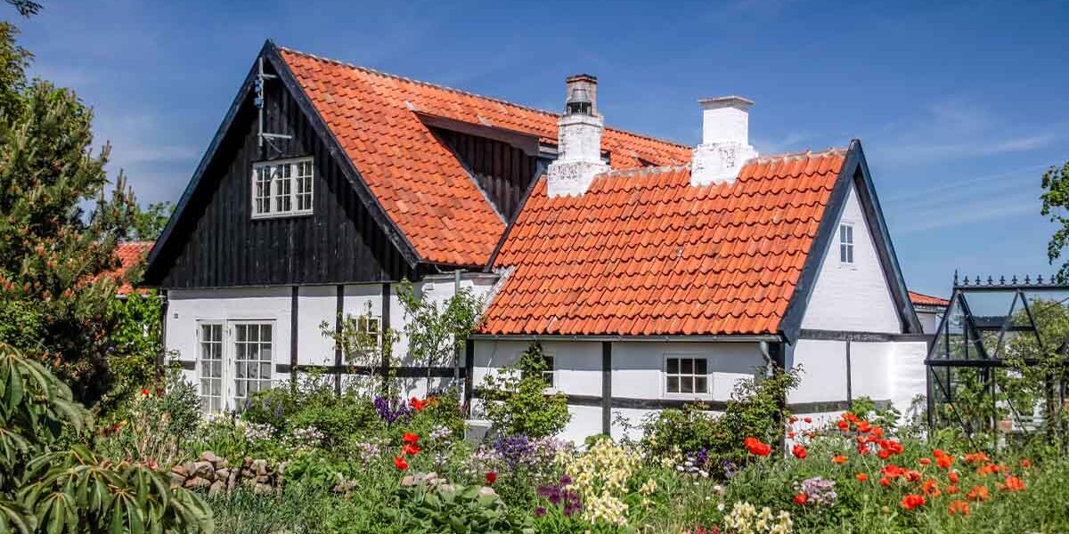 Immobilie Eine Immobilie auf dem Land mit großem Grundstück, vielen Gestaltungsmöglichkeiten und viel Ruhe ist der Traum vieler Menschen | Immobilienkauf